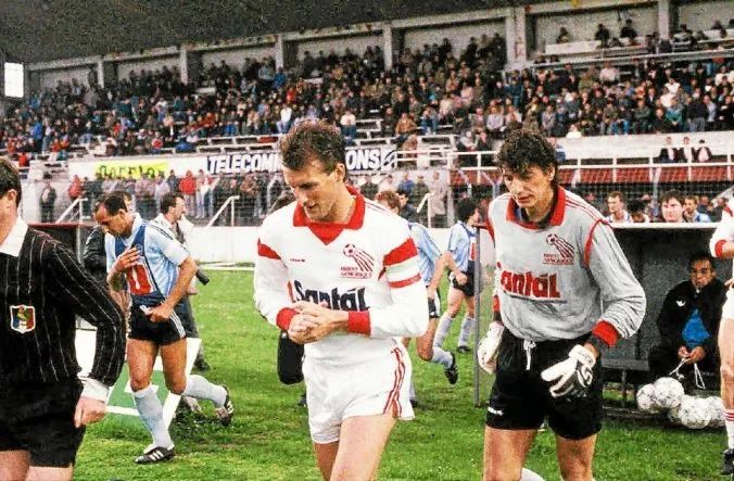  法甲黑马布雷斯特爆冷击败老牌劲旅  